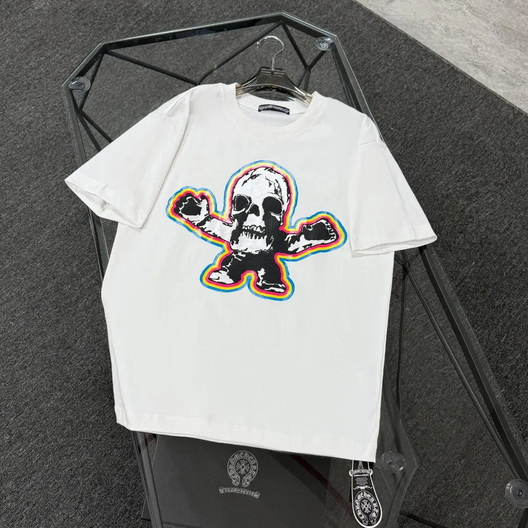 P180 Chrome Hearts Chrome Hearts 25 high-end versions. The fabric is made of 300 grams of high-density pure cotton. It does not deform or shrink. It has three labels. It is the same style for men and women. Technology: suede foaming + digital printing. Color: white, black. SIZE: S-XL.